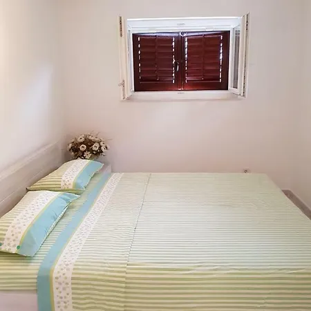 Mare E Monti Apartment Splitska