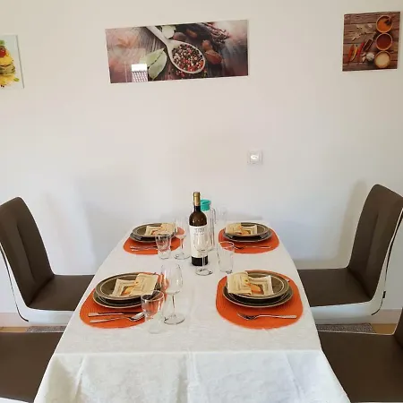Mare E Monti Apartment Splitska