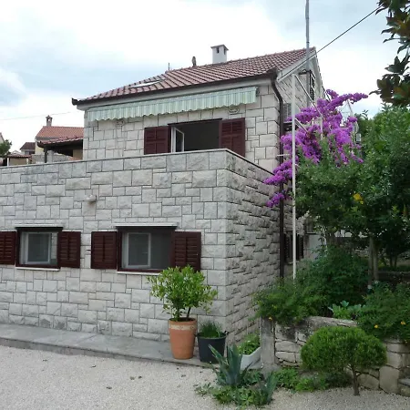 Mare E Monti Apartment